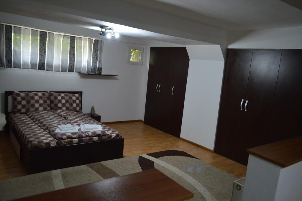 Csikos Apartment Cluj-Napoca Exterior photo
