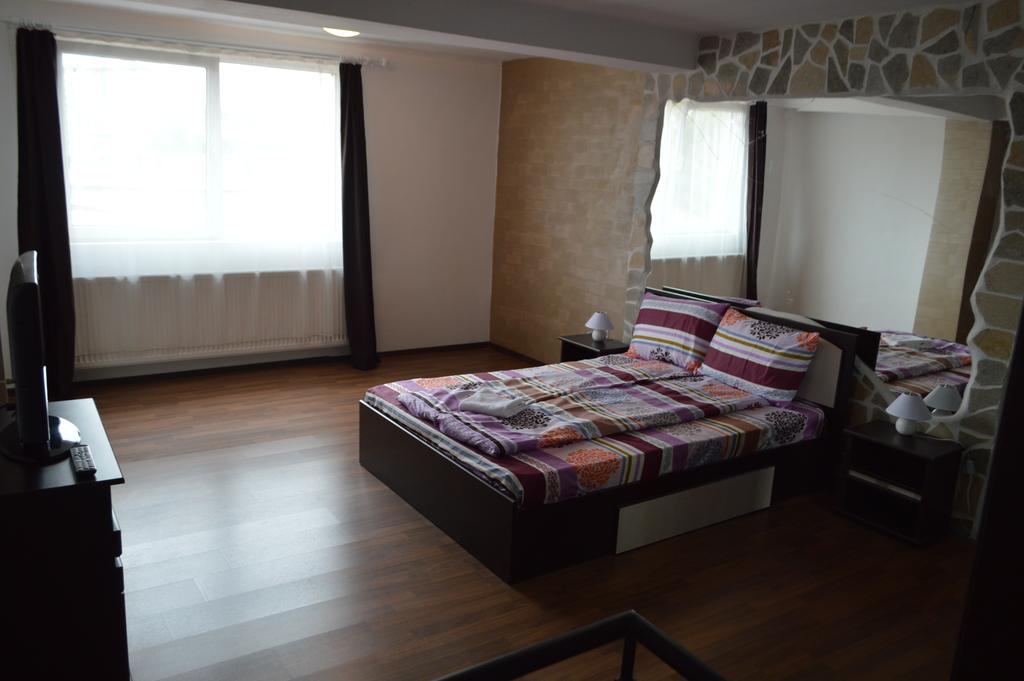 Csikos Apartment Cluj-Napoca Exterior photo